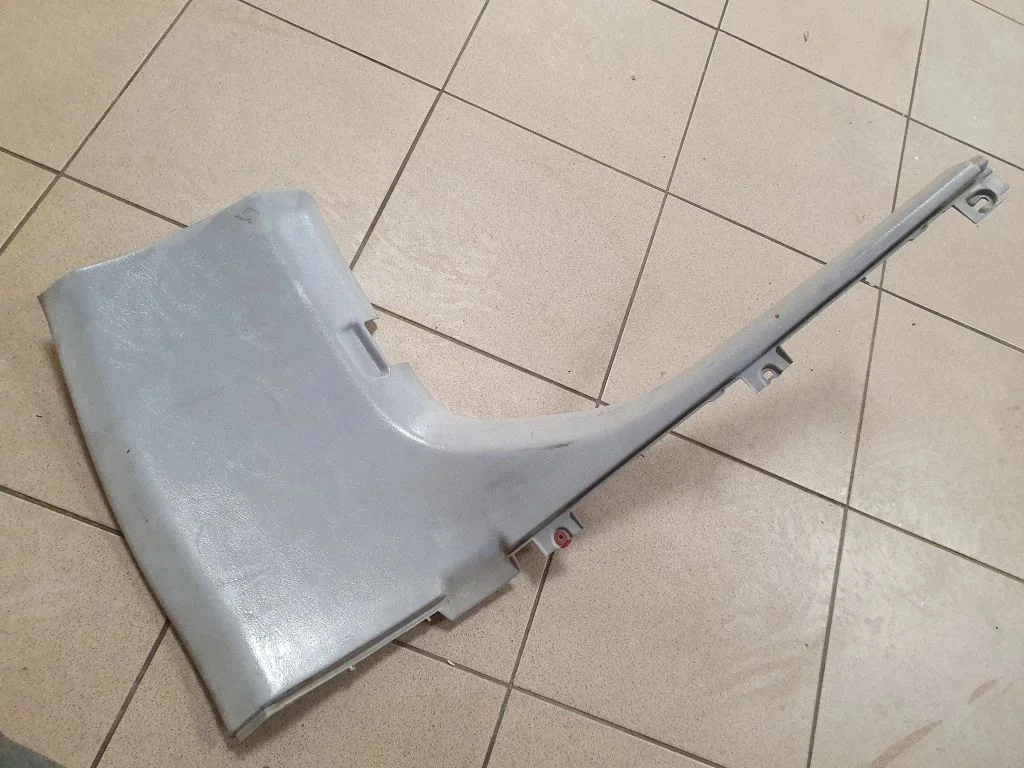 (D) statramsčio apdaila (viršutinė)