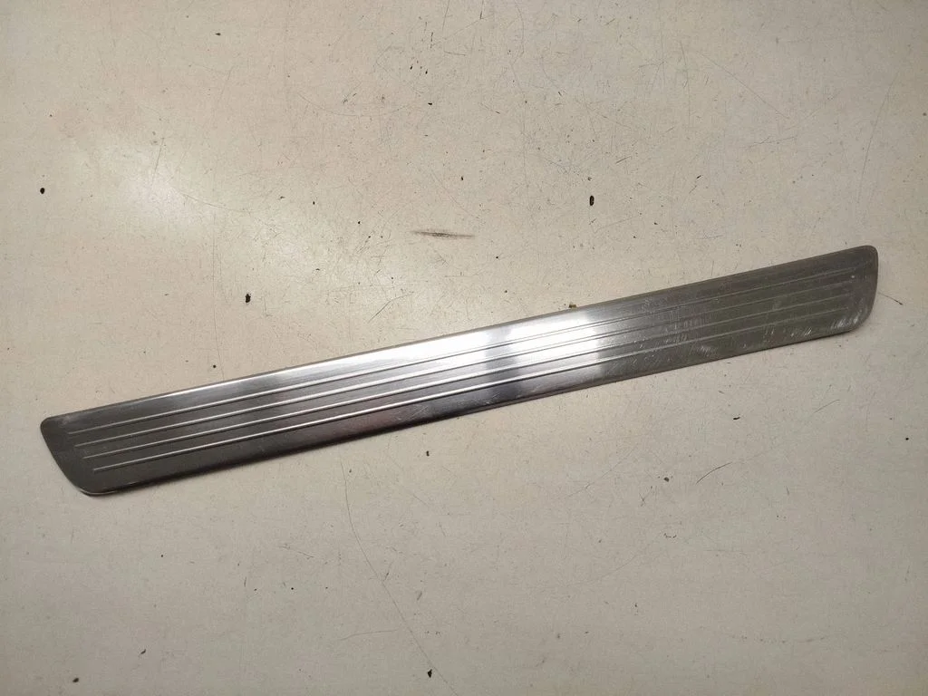 Rear sill trim cover A1666860736