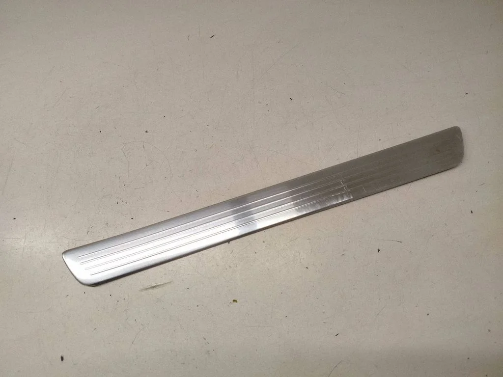 Rear sill trim cover A1666860836