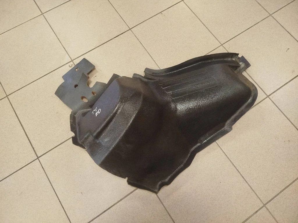 Boczna osłona przestrzeni na nogi 6C11V020C48AH