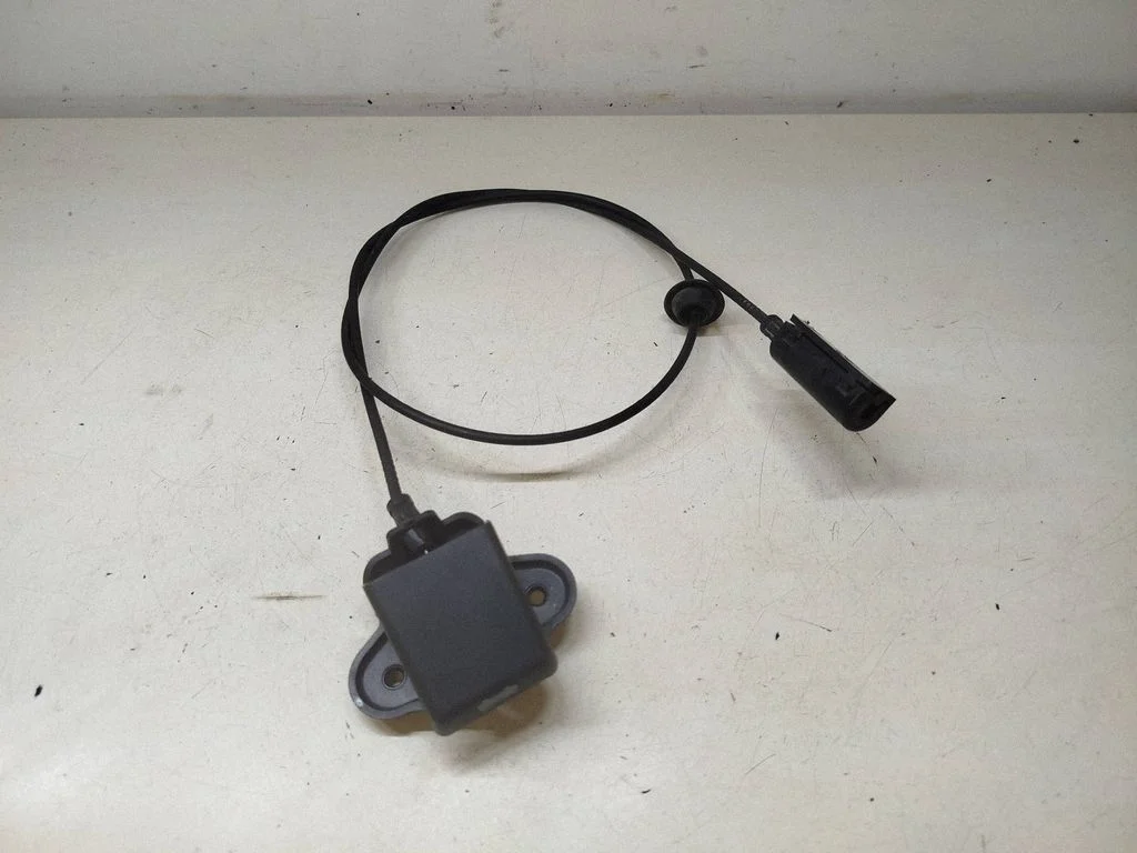 Engine bonnet (hood) release handle