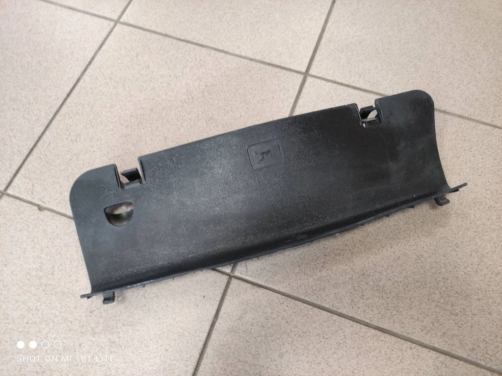 Priekinio slenksčio apdaila (vidinė)