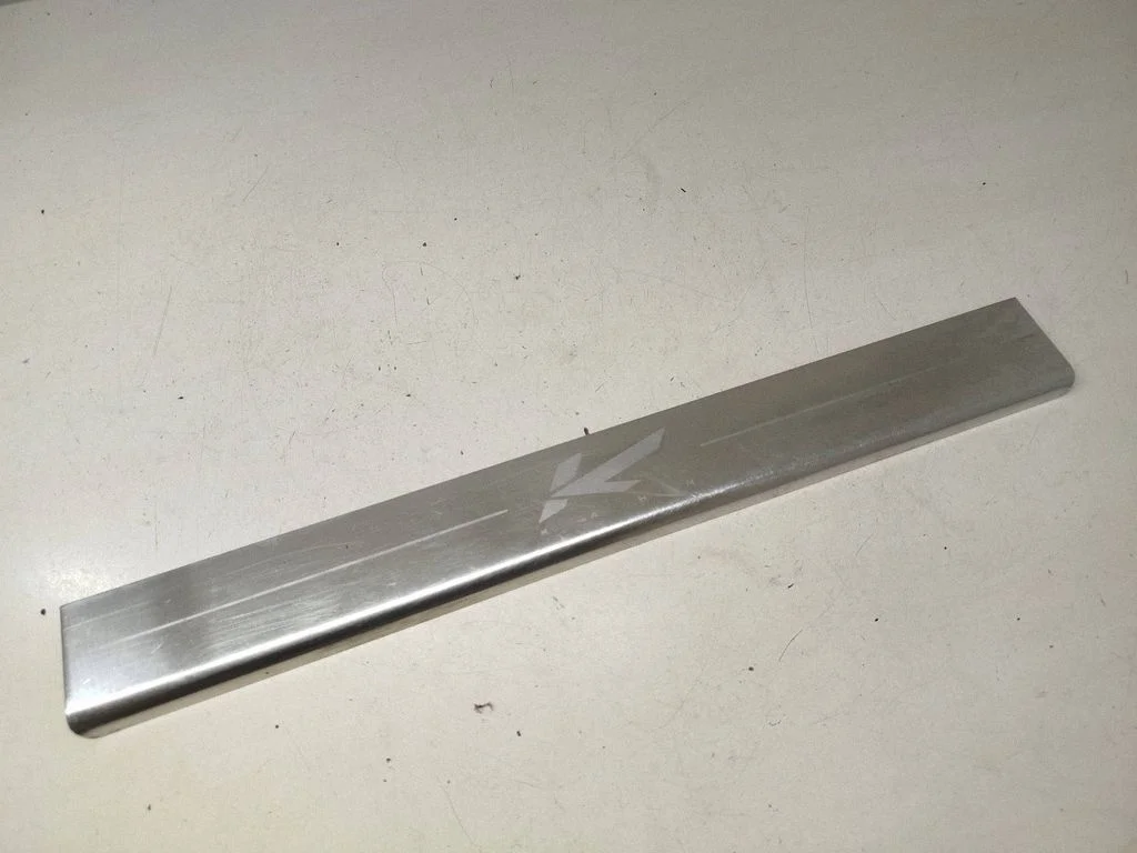 Front sill trim cover