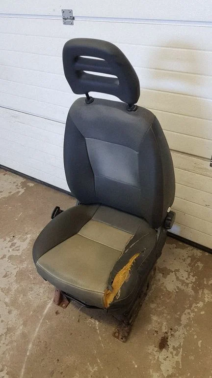 Priekinė vairuotojo sėdynė
