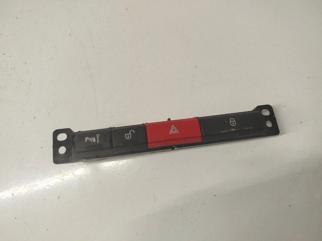 Hazard light switch 6H5213D734BC