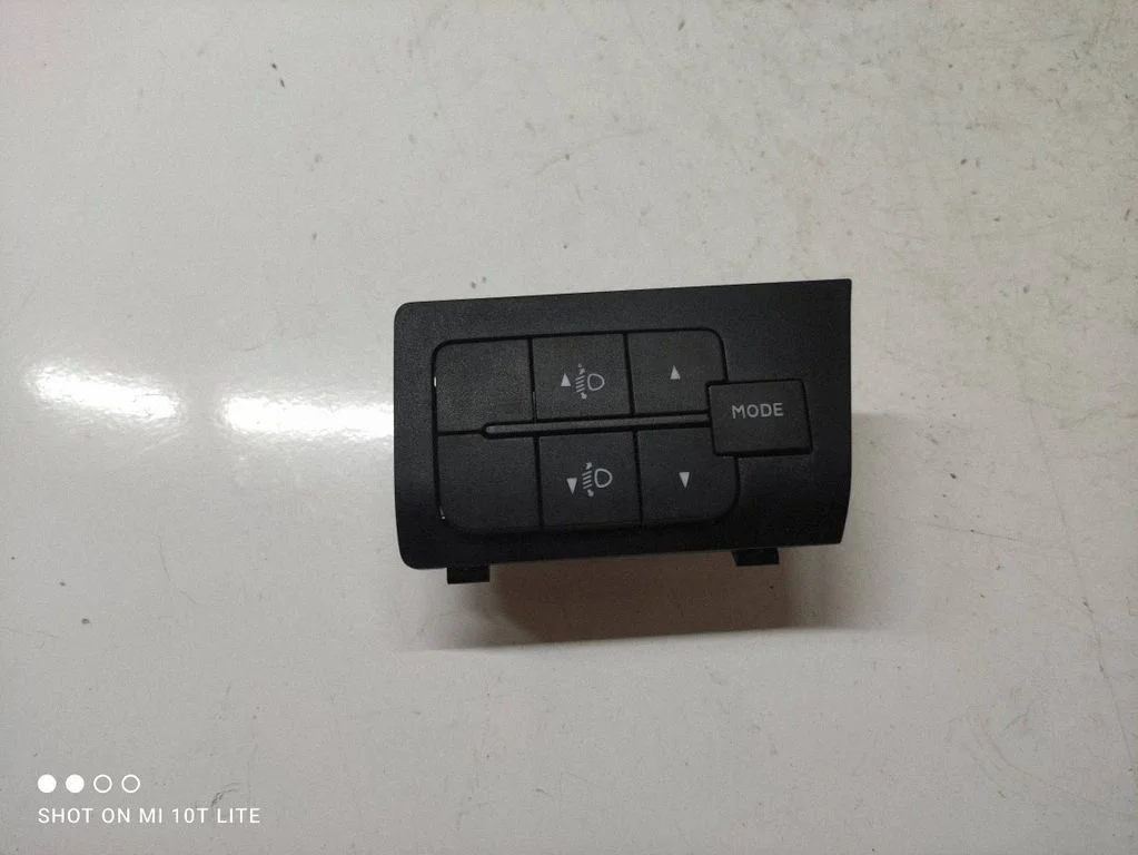 Headlight level height control switch B569