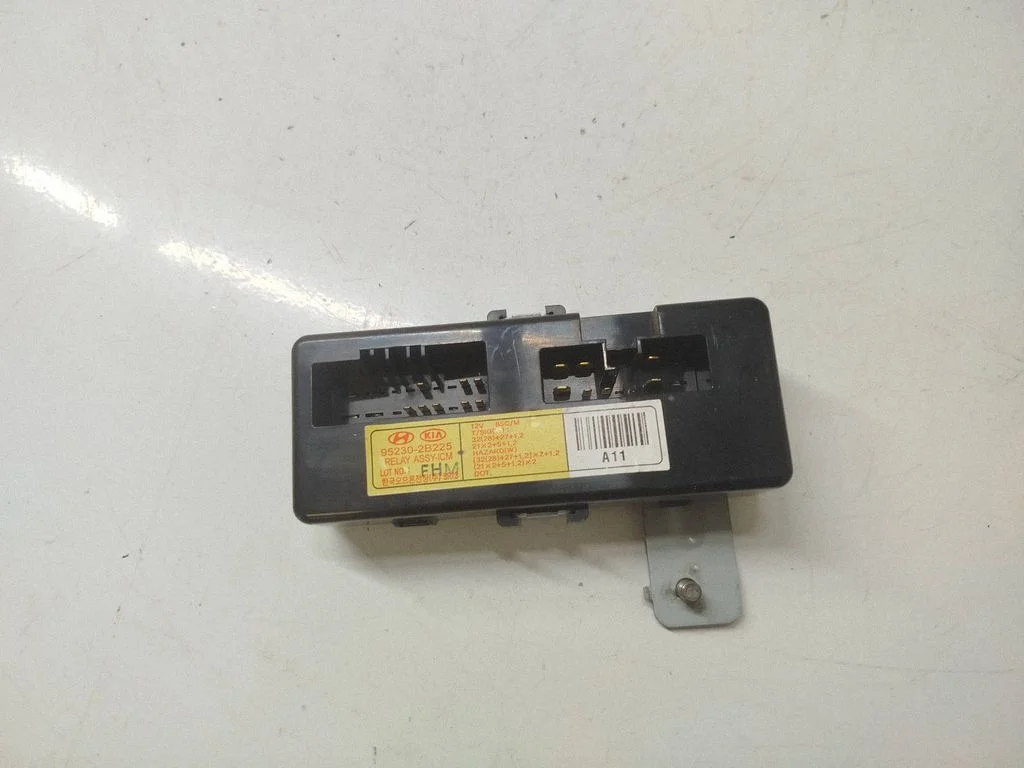 Other relay 952302B225