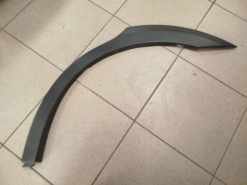 Rear arch trim E2017AL008