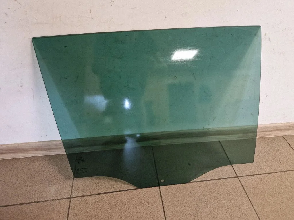 Szyba drzwi tylnych (główna) 5NA845026A