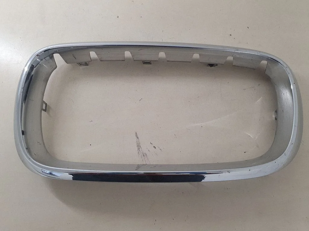 Atrapa przednia (grill) 7308660