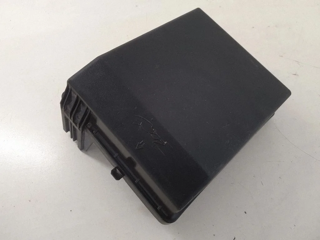 Fuse box cover MN124324