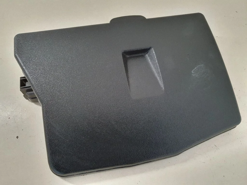 Fuse box cover – Toyota Avensis T270 (2009-2012)