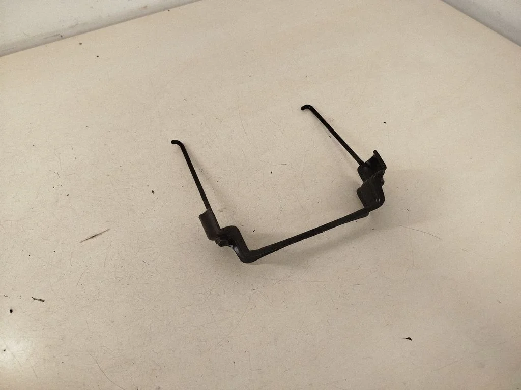 Battery bracket