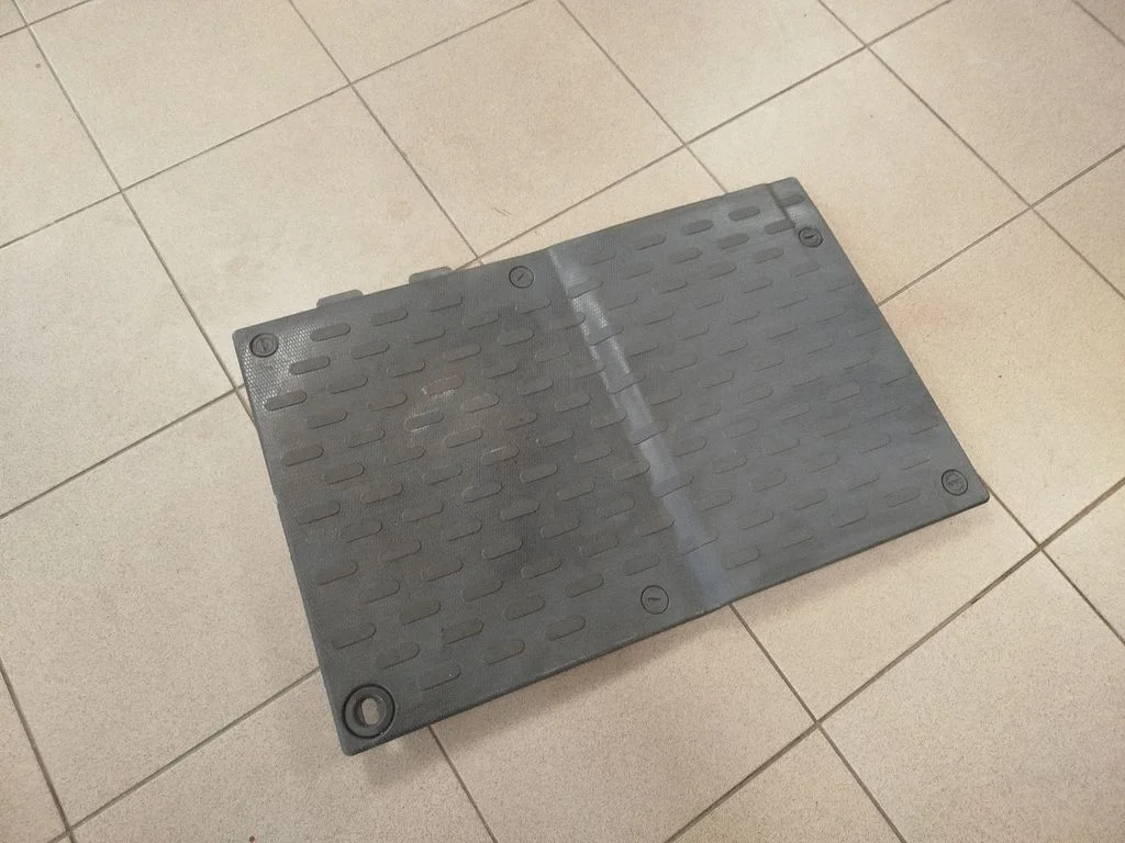 Dangtis akumuliatoriaus dėžės