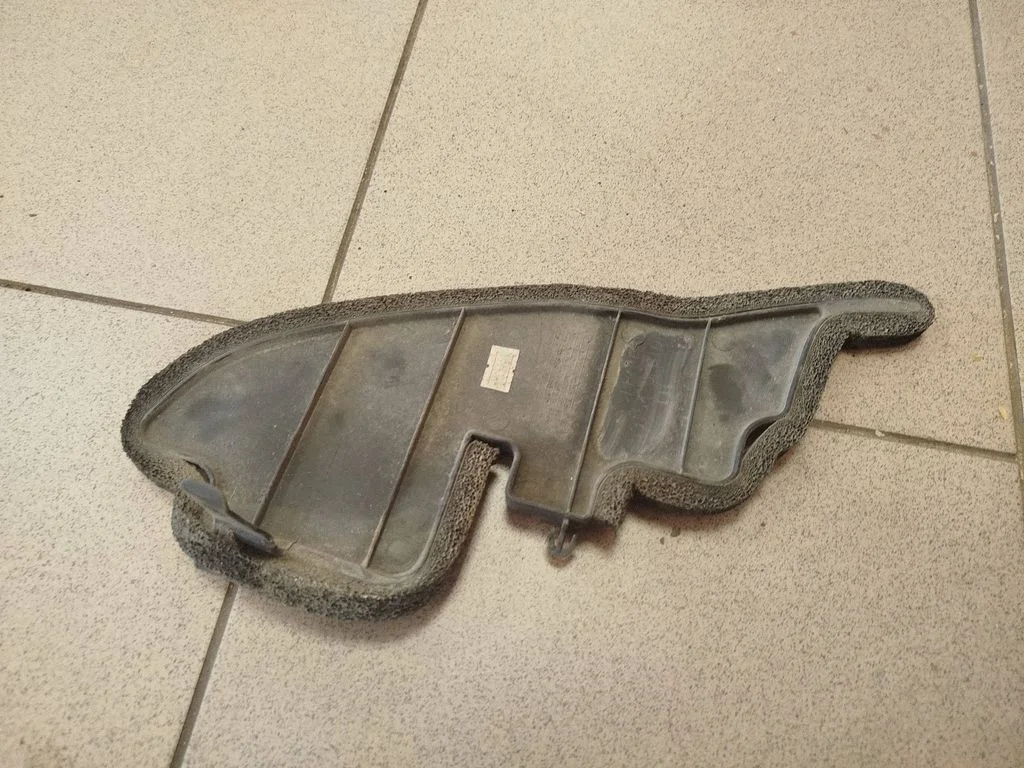 Other exterior part – Toyota Corolla Verso AR10 (2004-2009)