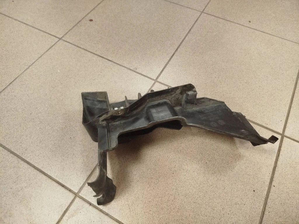 Kita variklio skyriaus detalė
