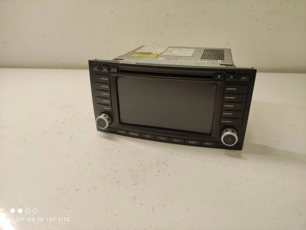Radio/CD/DVD/GPS head unit 7H0035191B