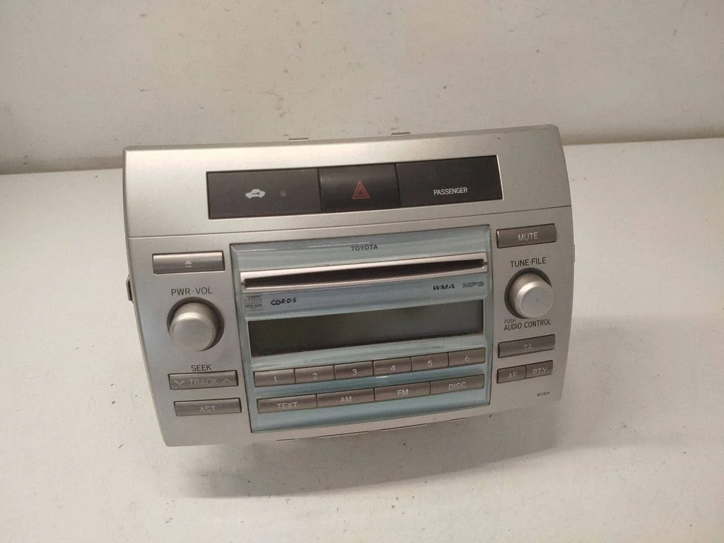 Radio/CD/DVD/GPS head unit 861200F030