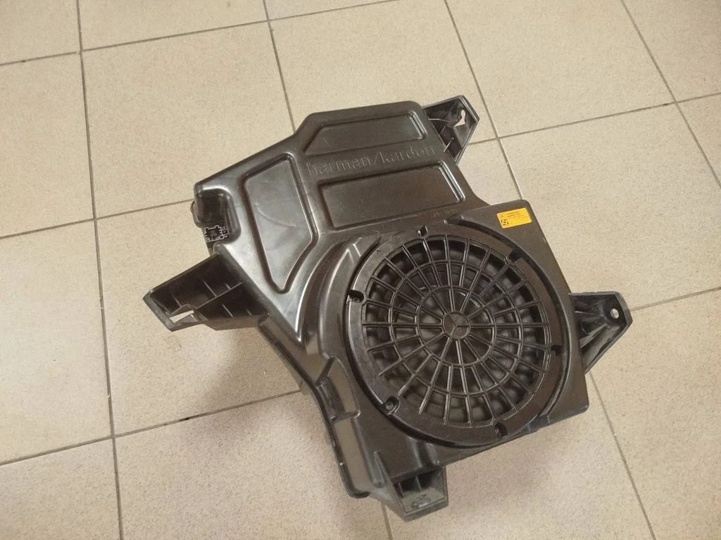 Subwoofer speaker A1668202802