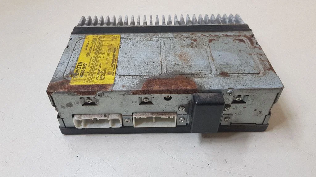 Sound amplifier – Toyota Land Cruiser (J120) (2002-2009)
