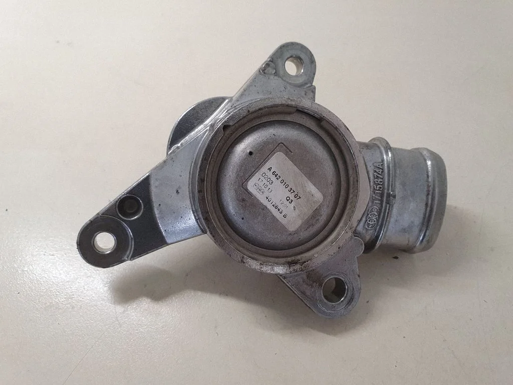 Kartera ventilācija/caurulīte(-s)/šļūtene(-s) A6420103707