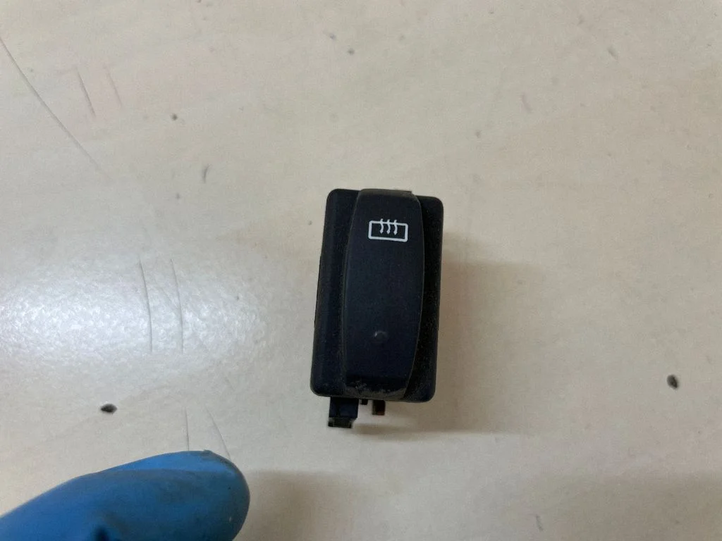 Windscreen/window heater switch – Opel Vivaro (2001-2014)