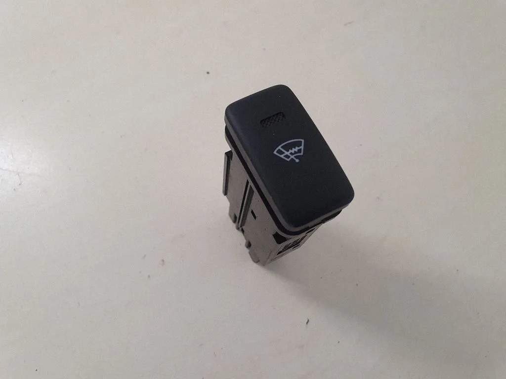 Windscreen/window heater switch – Lexus IS 220D-250-350 (2006-2013)