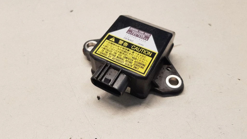 ESP acceleration yaw rate sensor – Toyota Land Cruiser (J120) (2002-2009)