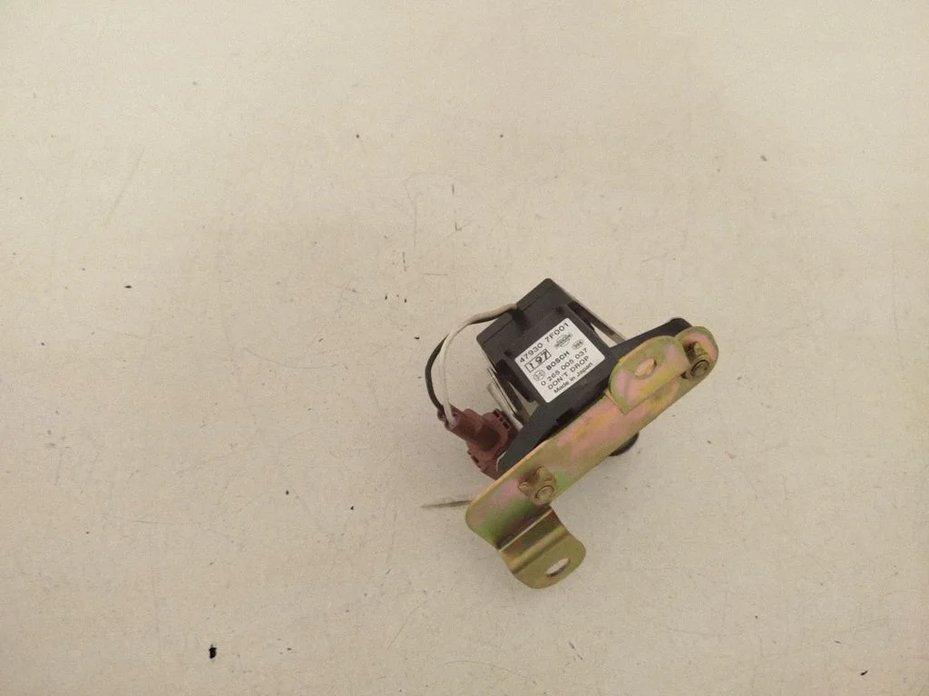 ESP (stabilitātes sistēmas) sensors (paātrinājuma sensors) 479307F001