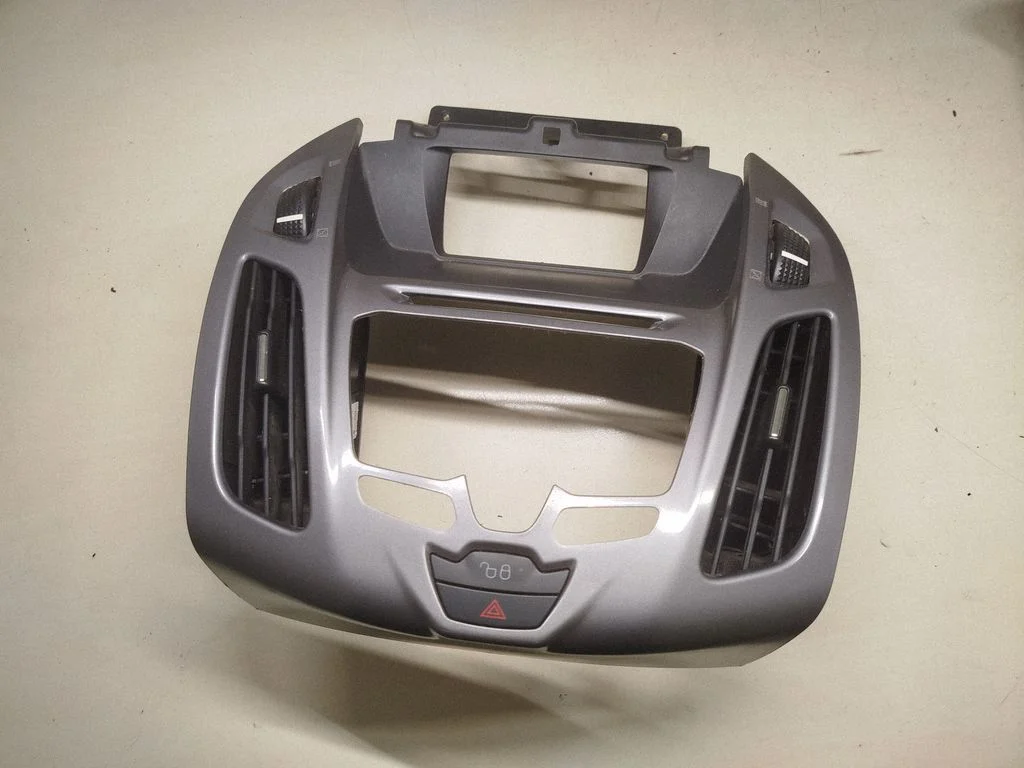 Radio/GPS head unit trim DT11V014L20