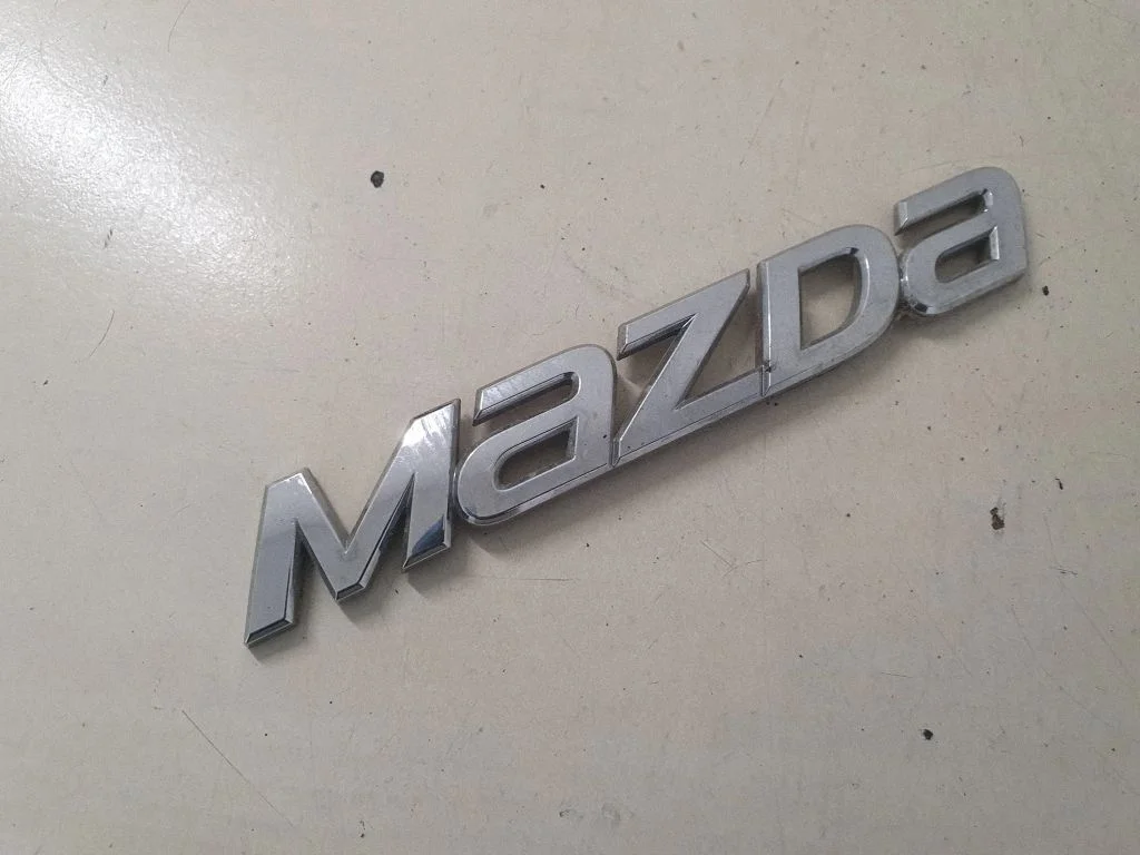 Gamintojo ženkliukas/ modelio raidės