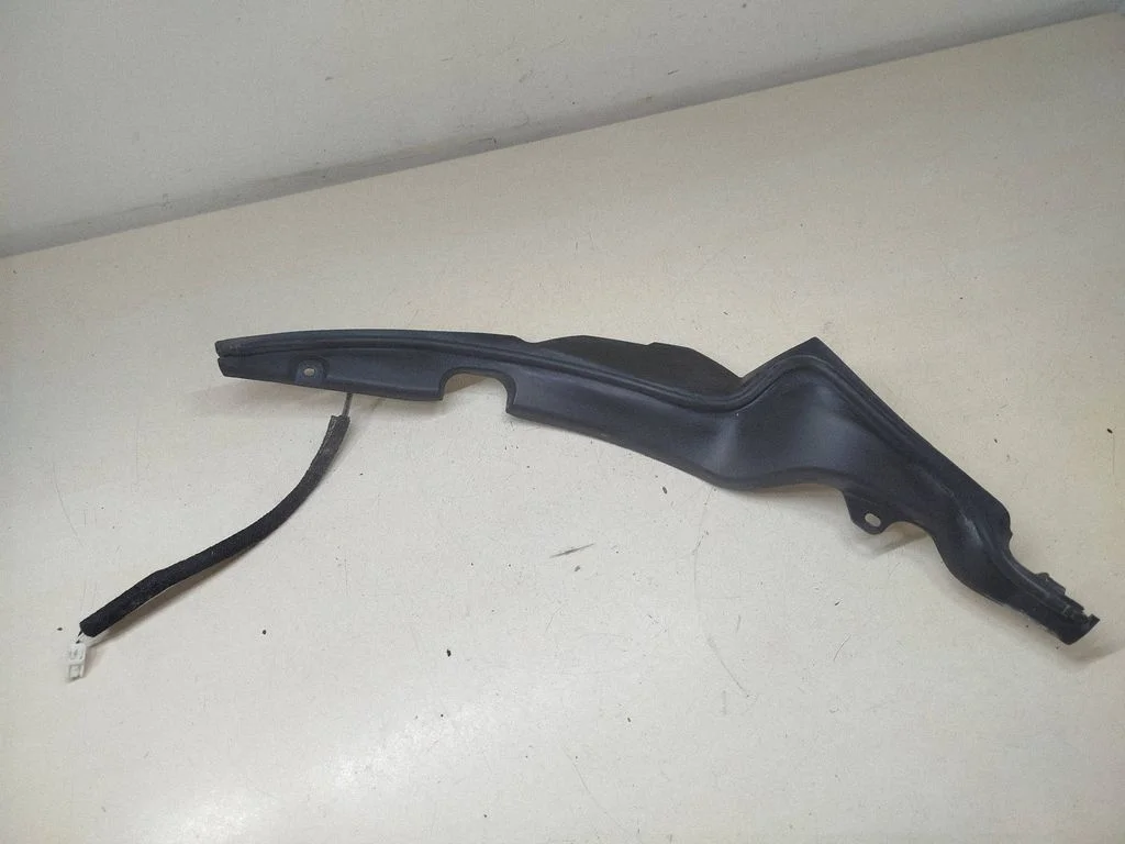 Tailgate trim 63370AL00A