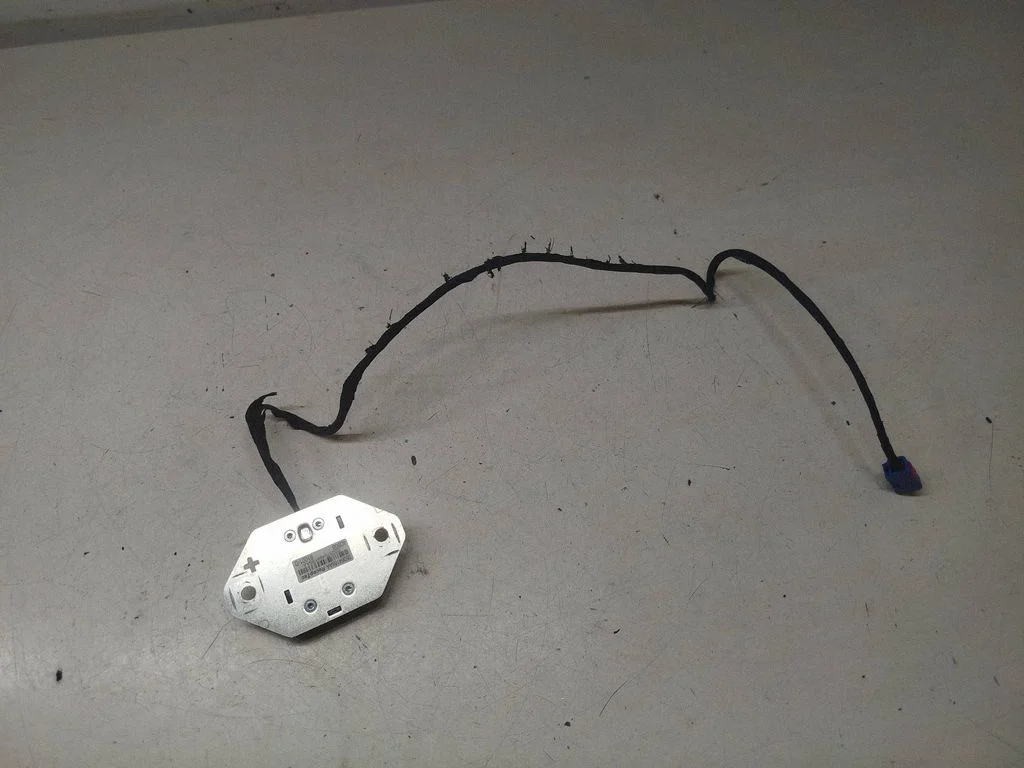 Aerial GPS antenna 05064186AA