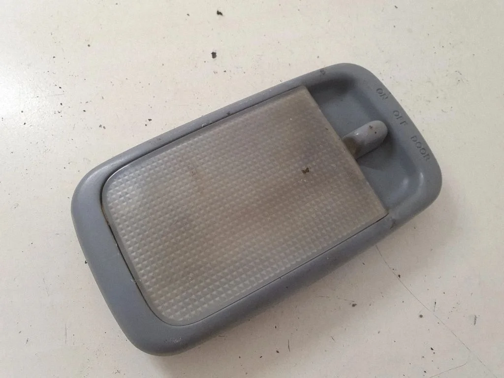 Other interior light – Toyota Land Cruiser (HDJ90) (1996-2002)
