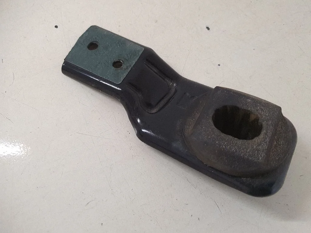 Radiator mount bracket HK838K337AE