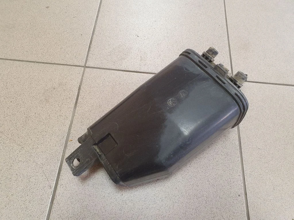 Active carbon filter fuel vapour canister 4D0201801