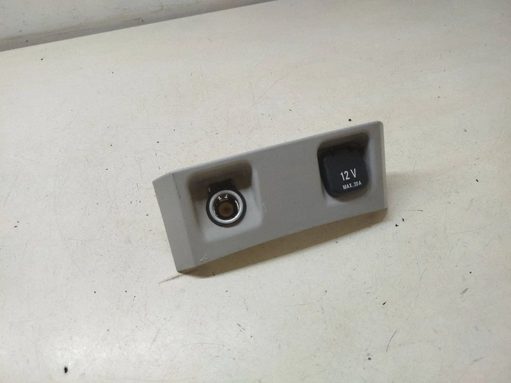12 V lizdas (gale)