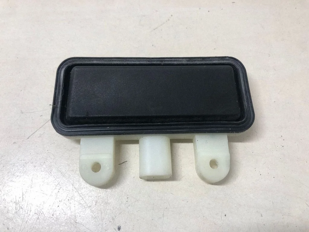 Tailgate opening switch 2218702410