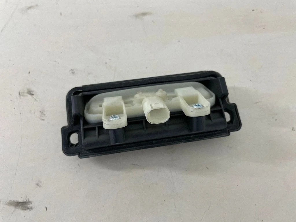 Tailgate opening switch – Mercedes-Benz S-Class W221 (2005-2013)