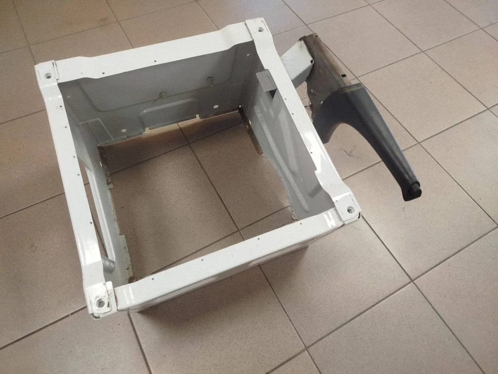 Priekinės vairuotojo sėdynės padas
