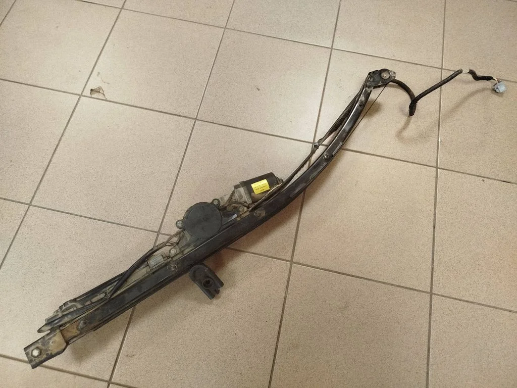 Varikliukas šoninių slankiojančių durų