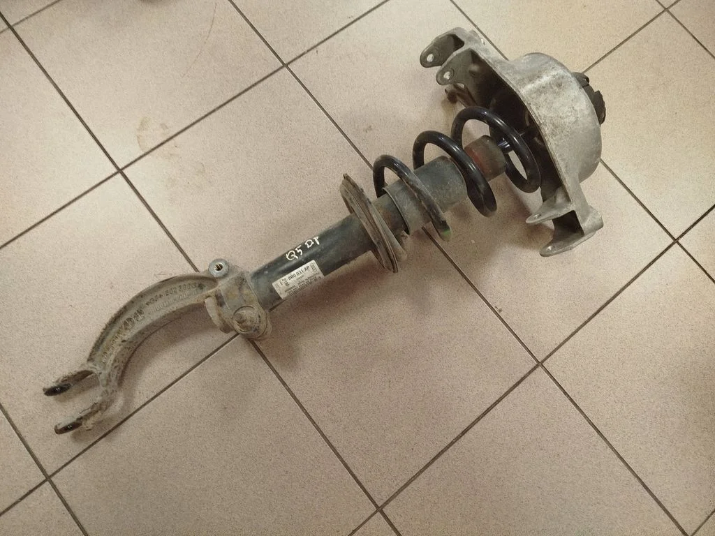 Front shock absorber with coil spring 8R0031AP