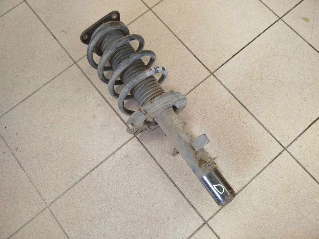 Priekšējais amortizators ar atsperi DV6118045LC