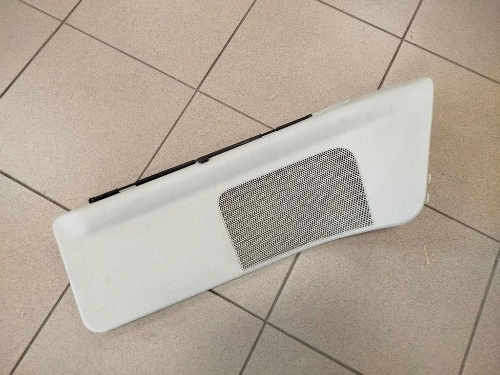 Bagažinės lango užuolaidėlė