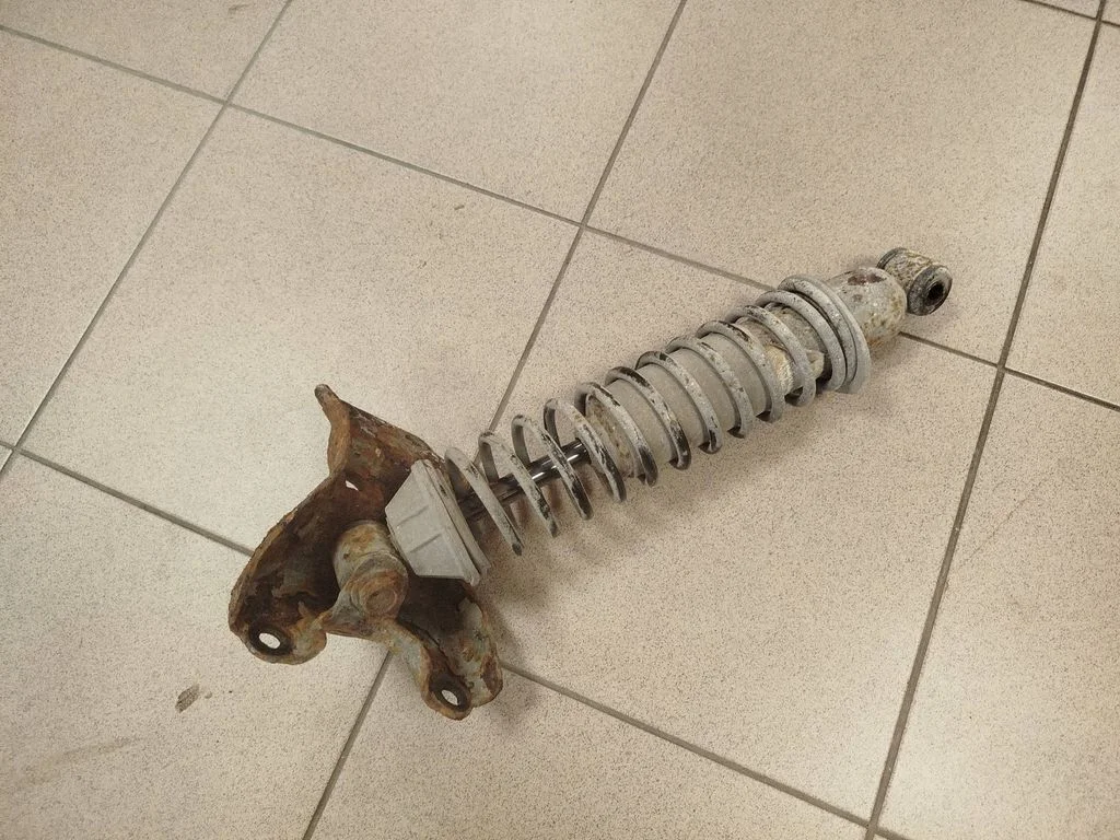 Galinis amortizatorius su spyruokle