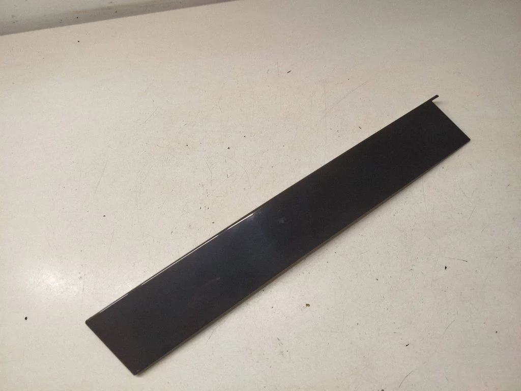 Tagaukse klaasi liist A1666700287