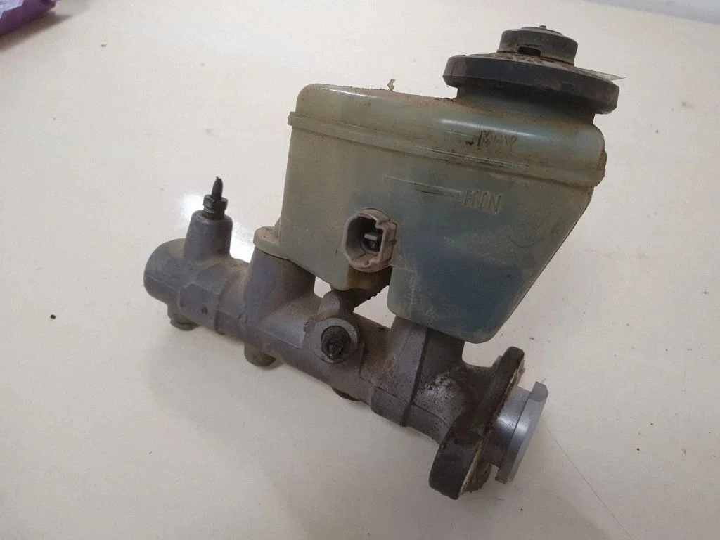 Master brake cylinder