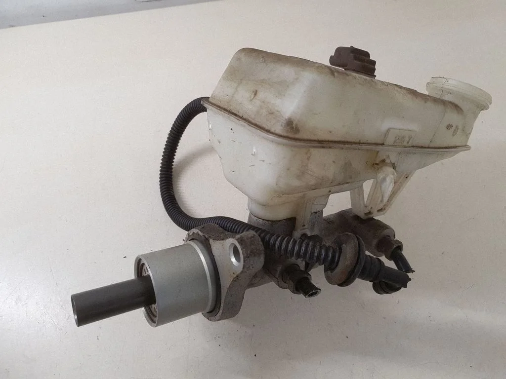 Master brake cylinder 1498225080