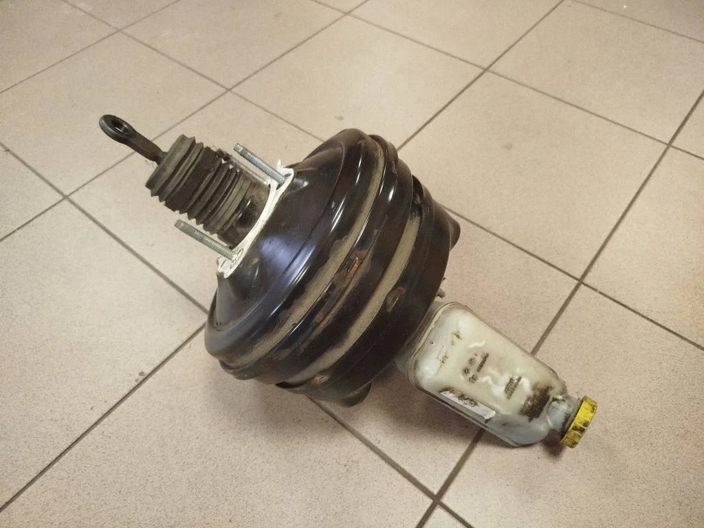Brake booster 32049131