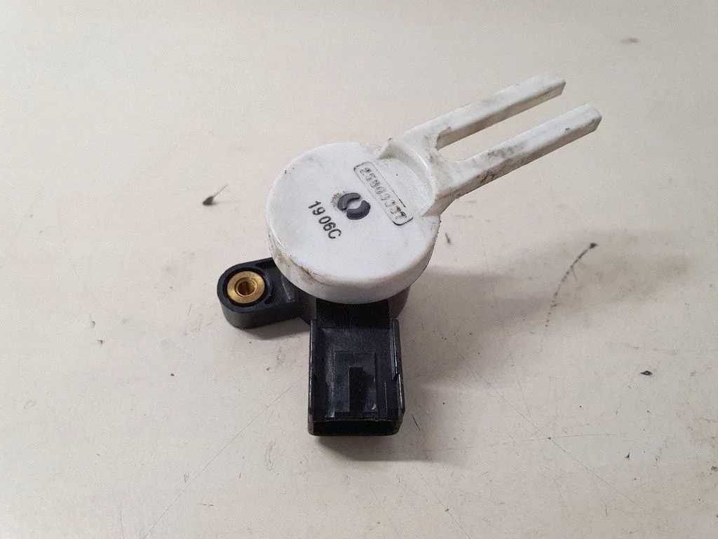 Brake pedal sensor switch 25889337